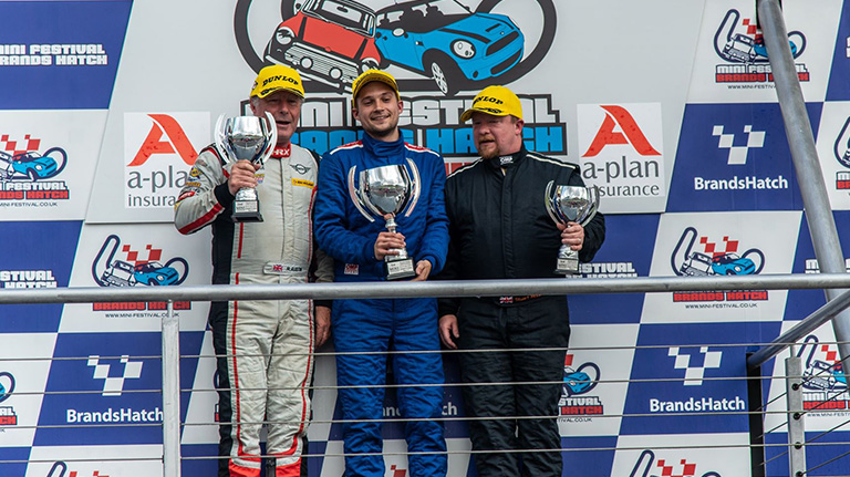 COOPER S RACE REPORTS FROM THE 2019 BRANDS HATCH MINI FESTIVAL