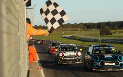 DEBUT WIN FOR SMITH IN DRAMATIC SECOND SNETTERTON RACE