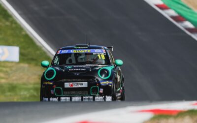 JACK MITCHELL HEADS RECORD-BREAKING BRANDS HATCH QUALIFYING SESSION